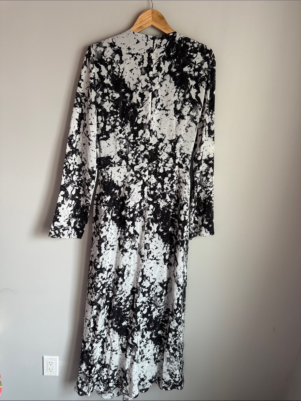 Raey Long Sleeve Printed Silk Maxi Dress 8 - Picture 3 of 8